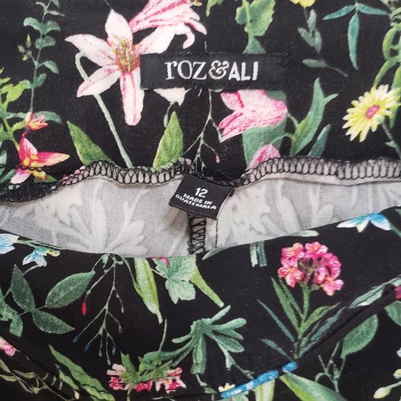 Roz & Ali Floral High Waisted Crop Pants. Size 12 - Picture 4 of 5